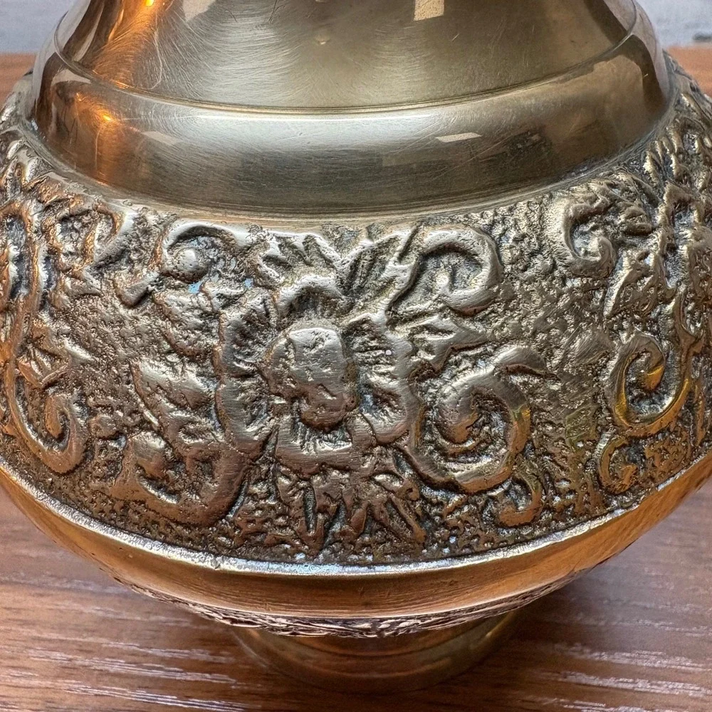 Vintage Chinese Brass Urn with Dragon Handles and a‎ Floral Motif 7